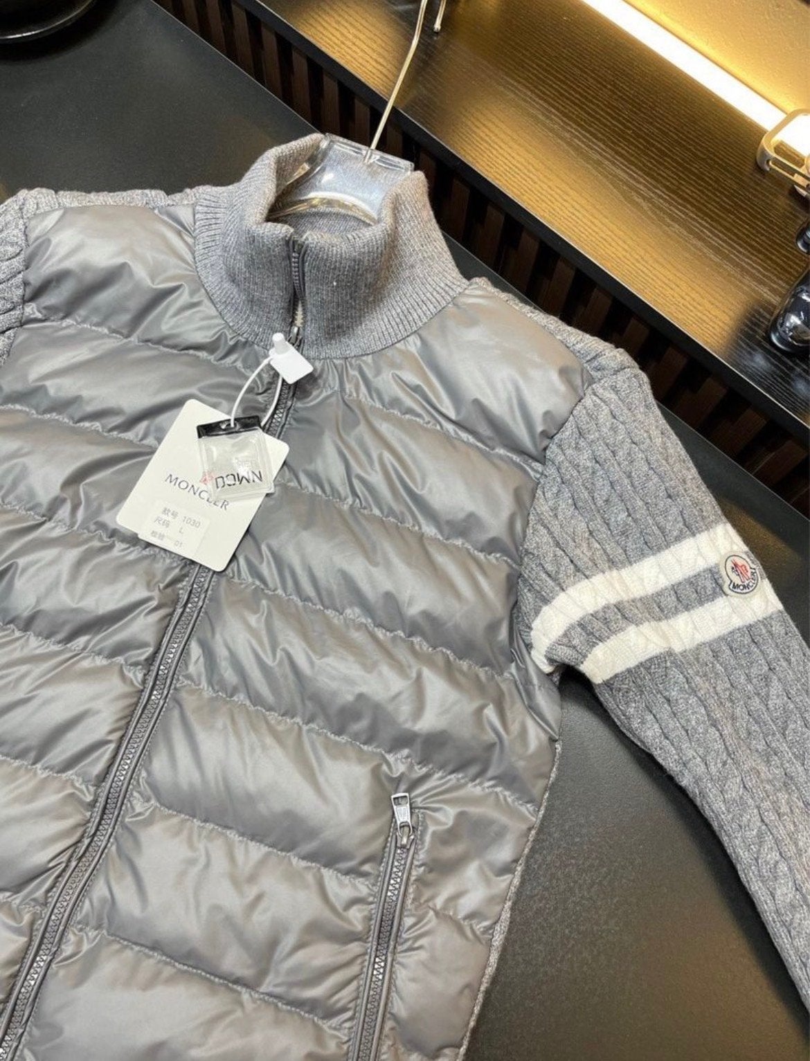 Moncler Herfst Tussenjas Maat M - Stijlvol en Warm, Ophalen of Verzenden, Zo goed als nieuw, Maat 48/50 (M), Grijs