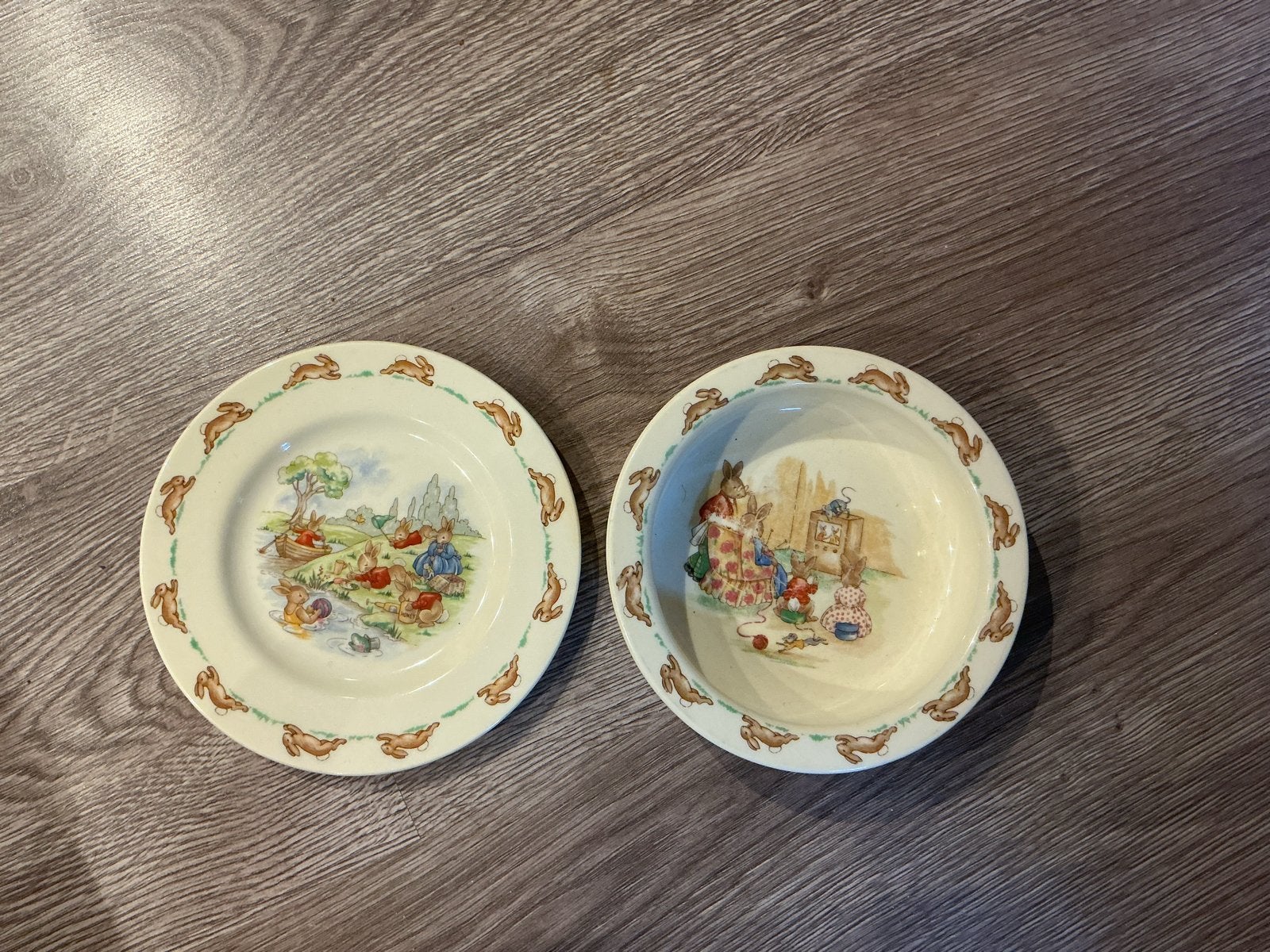 Bunnykins kinderbord en kommetje - Royal Doulton, Overige merken, Klassiek, Ophalen of Verzenden, Zo goed als nieuw