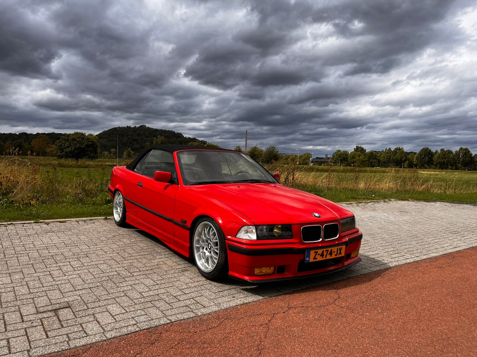 BMW e36 cabrio 318I Handgeschakeld, Auto's, 1345 kg, Achterwielaandrijving, Zwart, Cabriolet