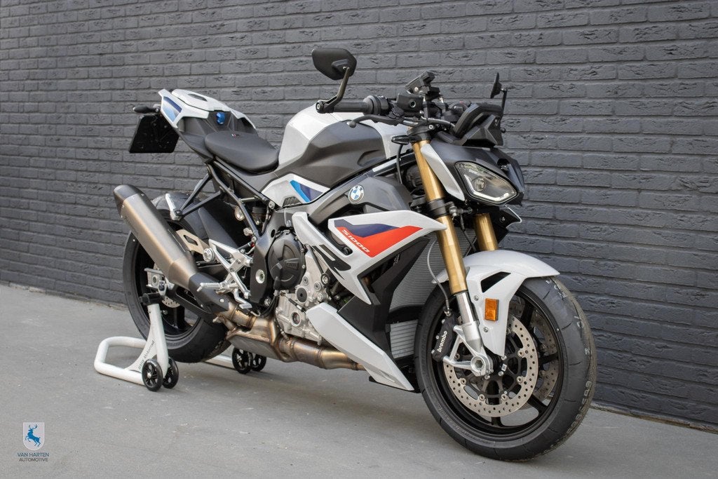 BMW S 1000 R M Sport / Magnesium M velgen / Akrapovic, Motoren, Motoren | BMW, Einsteinlaan 5
2289 CC  Rijswijk, NL, Handvatverwarming