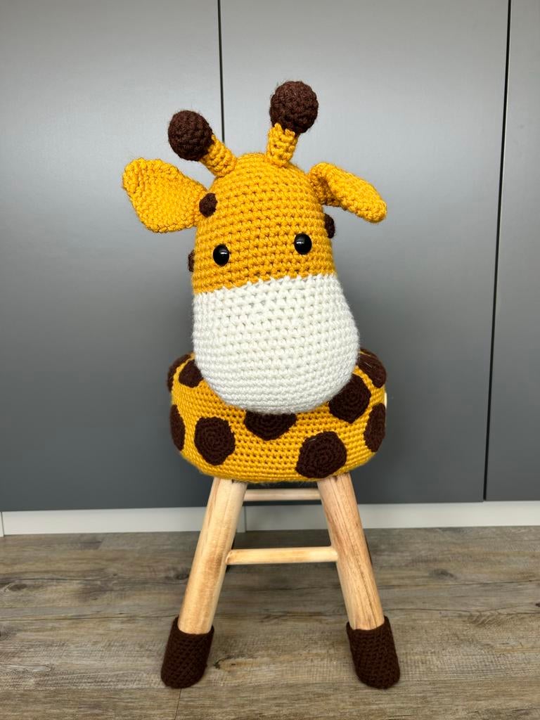 Gehaakte giraffe kruk, Huis en Inrichting, Krukjes, Ophalen, Zo goed als nieuw, Hout