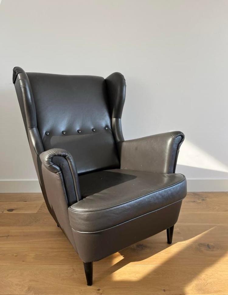 IKEA STRANDMON Oorfauteuil - Donkerbruin, Ophalen, Zo goed als nieuw, Leer, 75 tot 100 cm