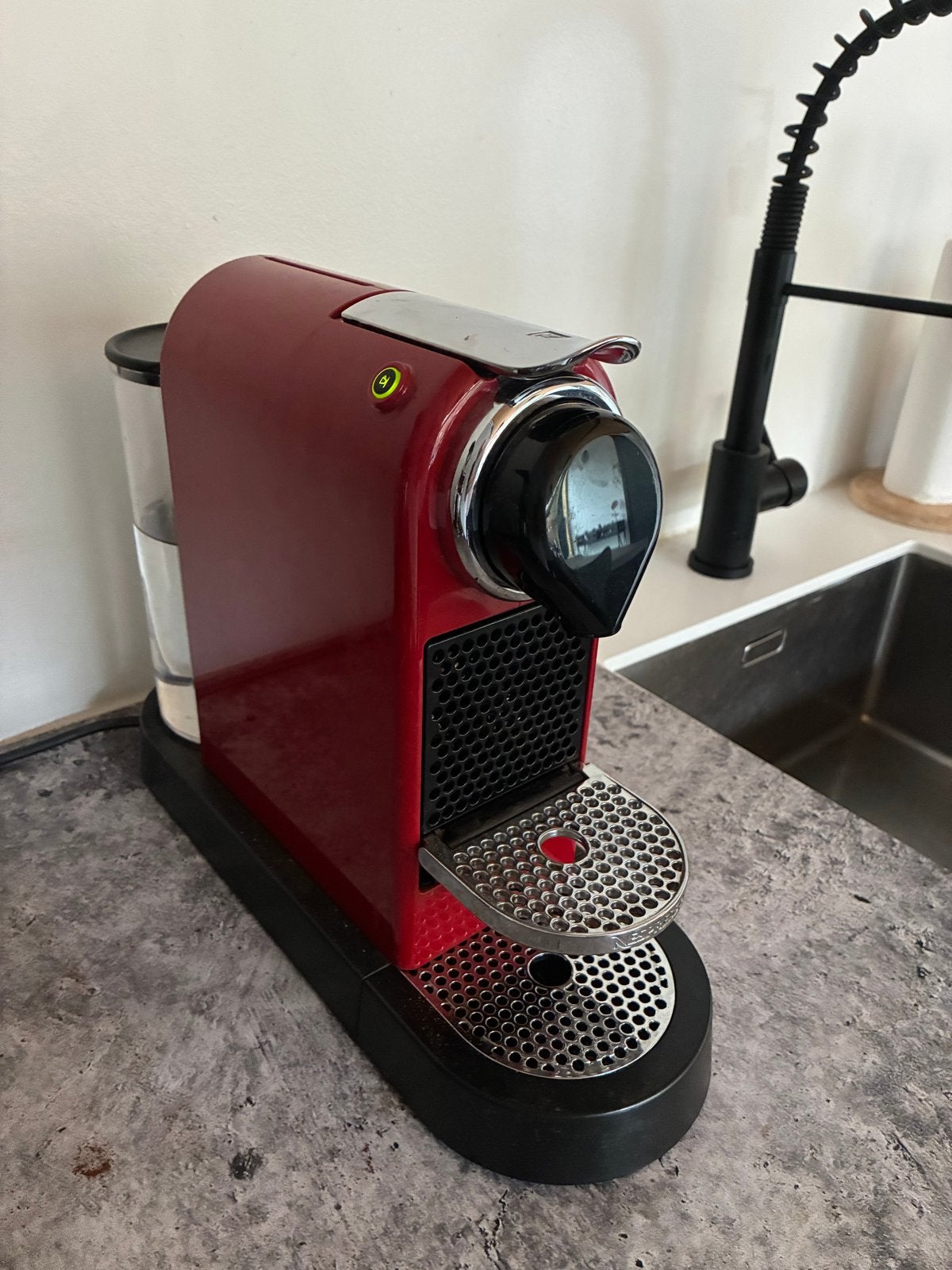 Nespresso Citiz and Milk + Capsule stand, Ophalen, Espresso apparaat, Zo goed als nieuw, 1 kopje