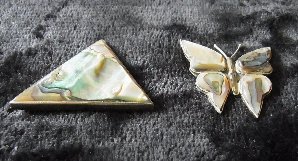 TWEE ALPACA MEXICO BROCHES MET PAARLEMOER, Gebruikt, Minder dan 4 cm, Ophalen of Verzenden, Met parel