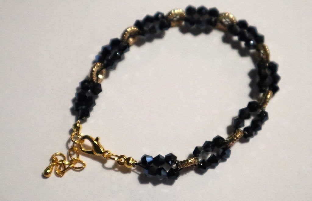 Leuke armband in zwart met goud, Overige materialen, Zwart, Nieuw, Met bedels of kralen