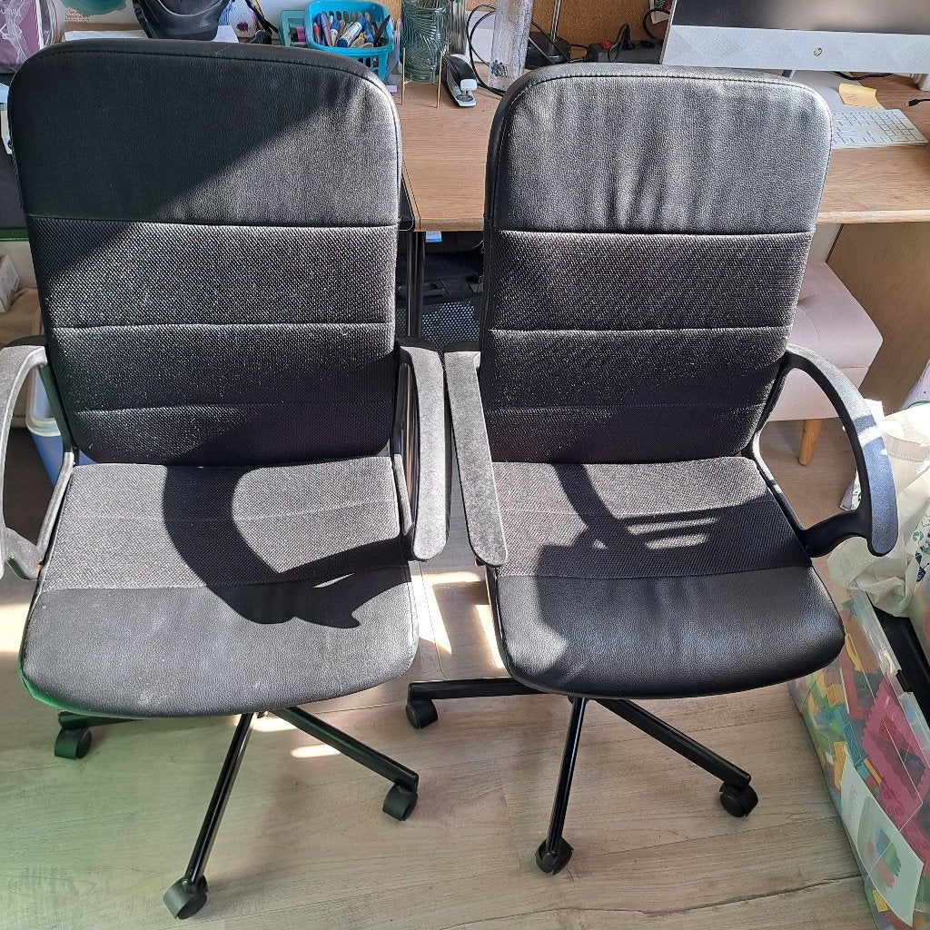 Twee bureaustoelen en vloerbeschermers van Ikea, Ophalen, Zo goed als nieuw, Zwart, Bureaustoel