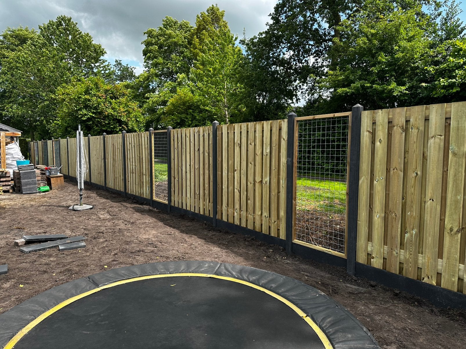 Hout-, beton schuttingen inclusief montage