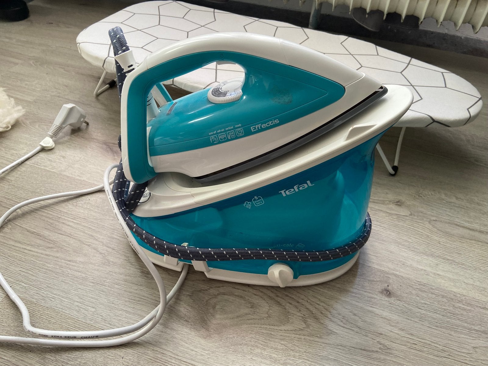 Tefal strijkijzer effectis met stoomgenerator, Ophalen, Zo goed als nieuw, Strijkijzer met snoer