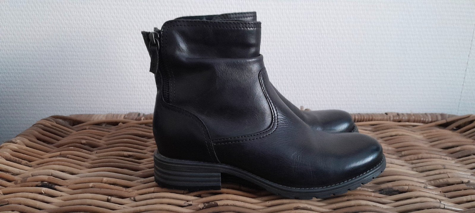 zwarte laarsjes maat 39 Hush Puppies, Zwart, Lage of Enkellaarzen, Ophalen of Verzenden, Zo goed als nieuw