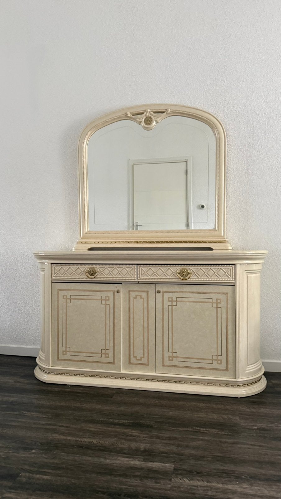 klassiek dressoir met bijpassende spiegel, Huis en Inrichting, Kasten | Buffetkasten, Ophalen, 100 tot 150 cm, Zo goed als nieuw