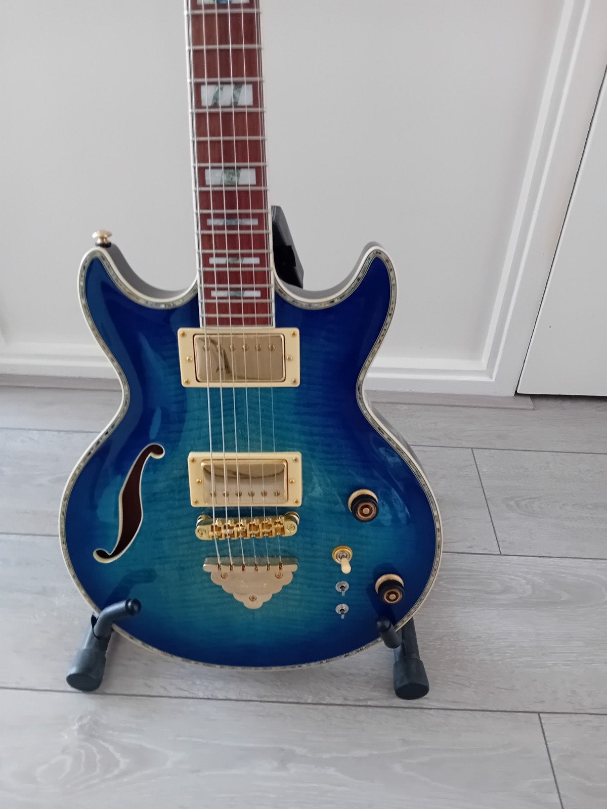 Foto 2 van ibanez semi akoestische gitaar