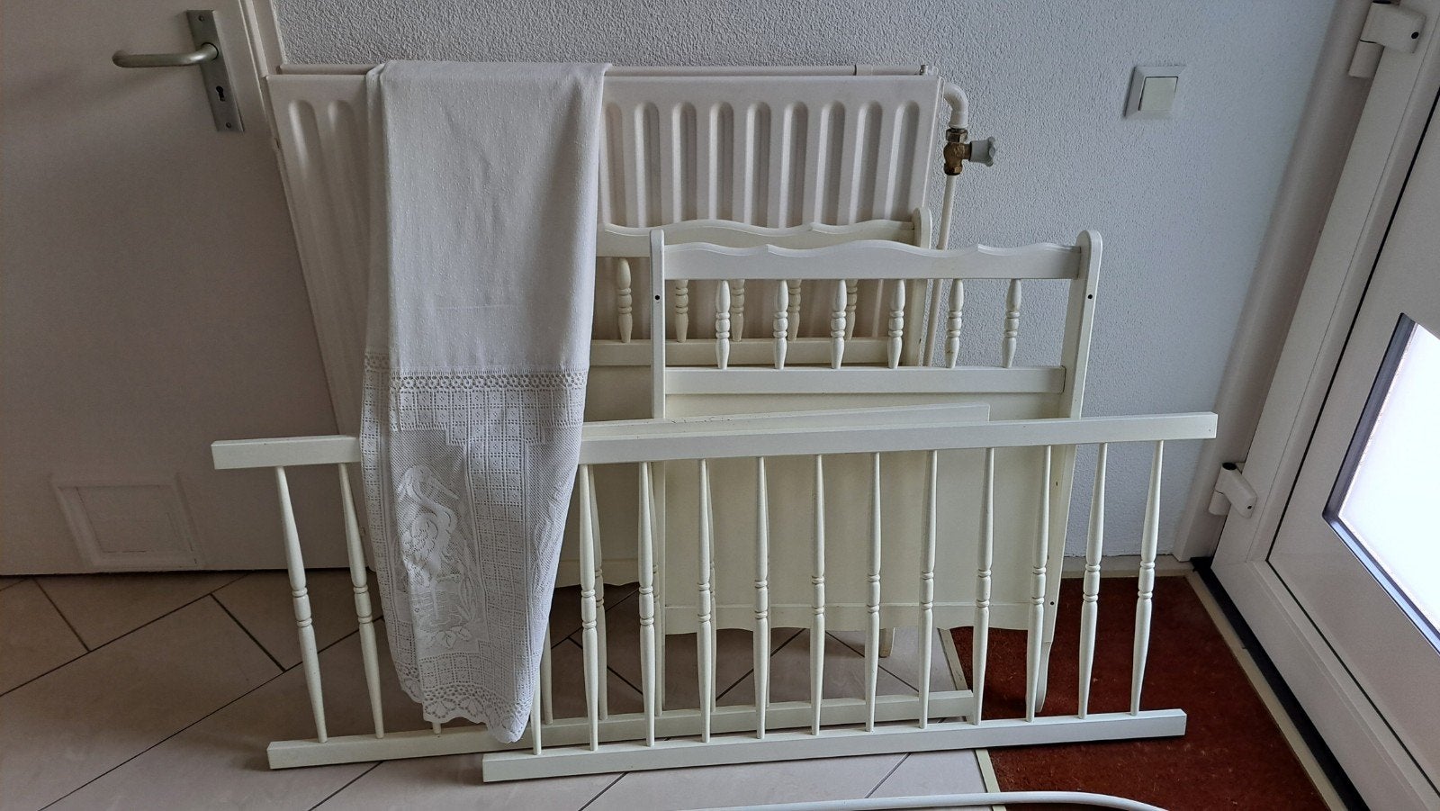 Vintage Ledikantje met kanten hemel, Ophalen, Gebruikt, Wieg