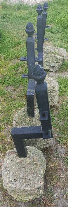 4 stuks hekwerk paaltje mat zwart met dennenappel en poer., Ophalen, Zo goed als nieuw, IJzer, Sierhekwerk