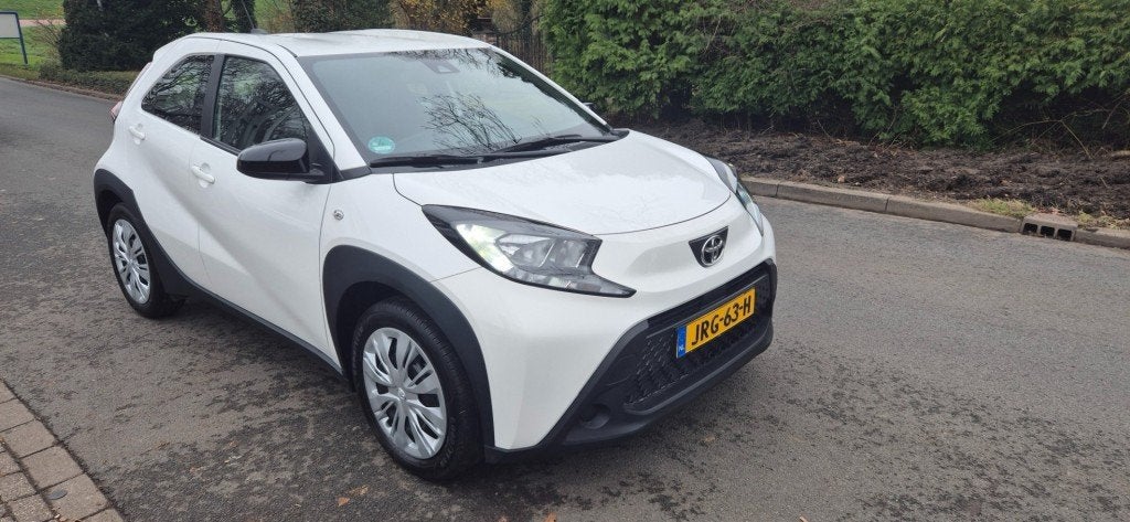 Toyota AYGO X 1.0 VVt-I MT Play*camera*apple/android*stoelve, Auto's, Navigatiesysteem, Gebruikt, 920 kg, Met garantie (alle)