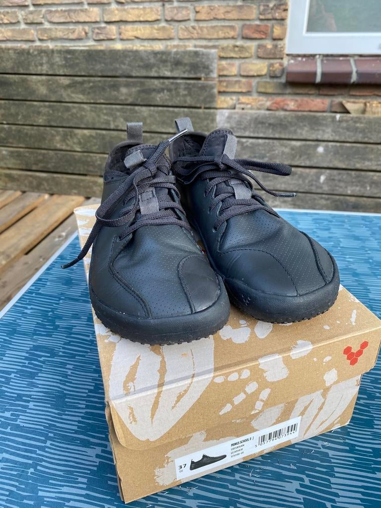 Vivobarefoot sneakers leer - zgan! 37, Kinderen en Baby's, Kinderkleding | Schoenen en Sokken, Zo goed als nieuw, Schoenen, Jongen of Meisje