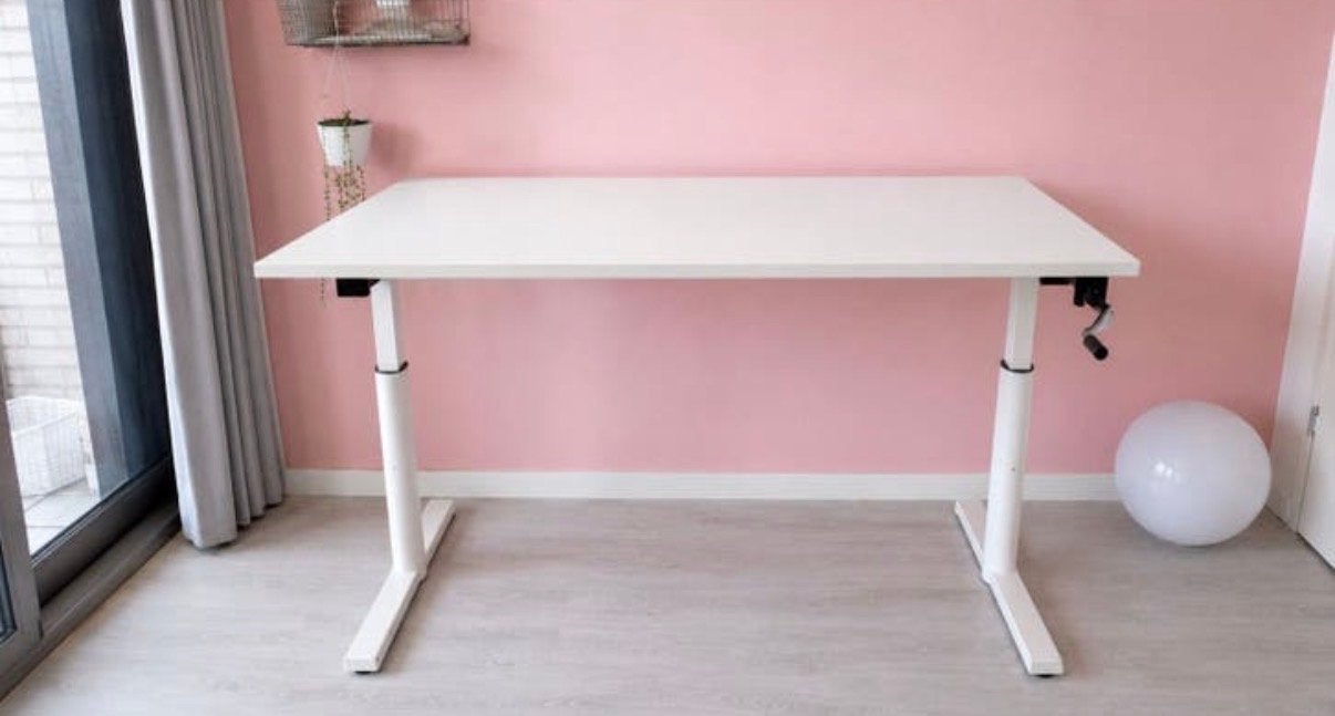 Gispen white adjustable desk, Huis en Inrichting, Bureaus, Gebruikt, Zit-sta bureau, Gispen, Modern, Hout, Wit, In hoogte verstelbaar
