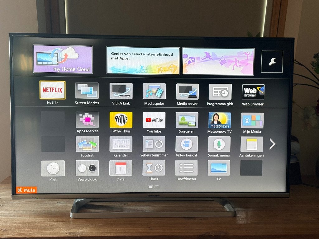 Mooie Panasonic LCD Televisie TX-42AS600E 41 inch, Ophalen, Zo goed als nieuw