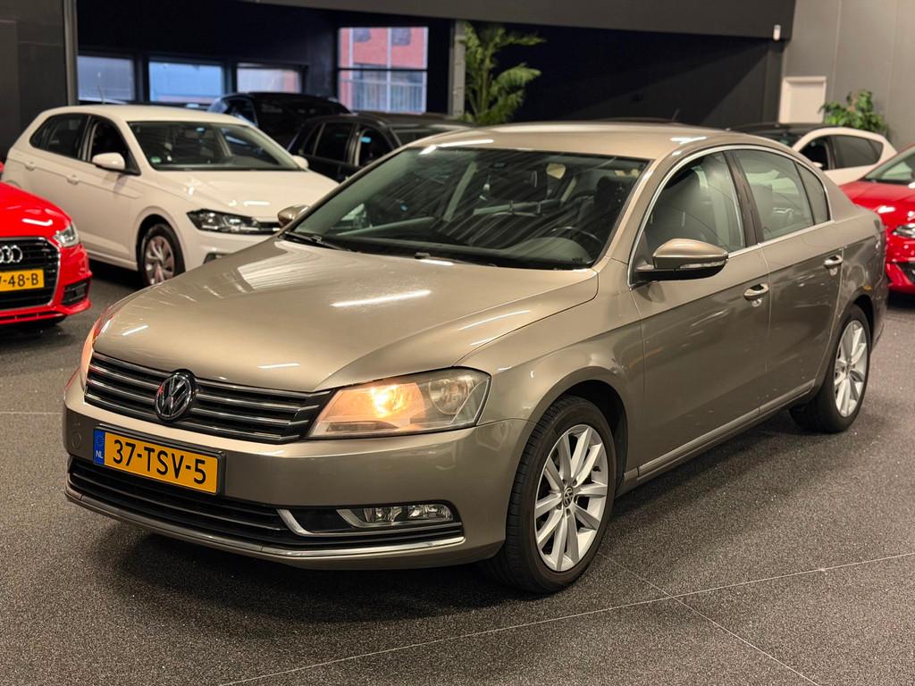 Volkswagen Passat 1.4 TSI Highline BlueMotion NAVI/CRUISE/PD, Auto's, Volkswagen, Voorwielaandrijving, Euro 5, Gebruikt, 4 cilinders
