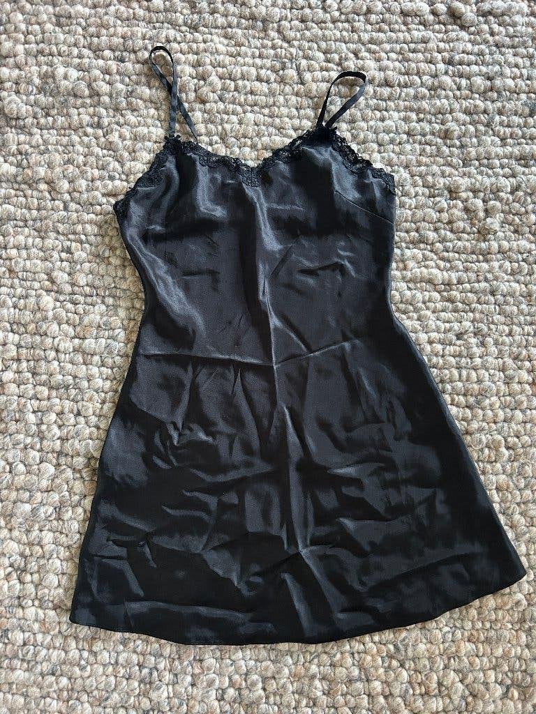 Kasten opruimen zwarte slipdress in maat S, Ophalen of Verzenden, Gedragen, Maat 36 (S)