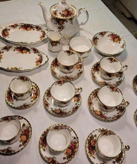 ROYAL ALBERT Theeservies / SERVIES 'Old country roses', Antiek en Kunst, Antiek | Servies compleet, Ophalen
