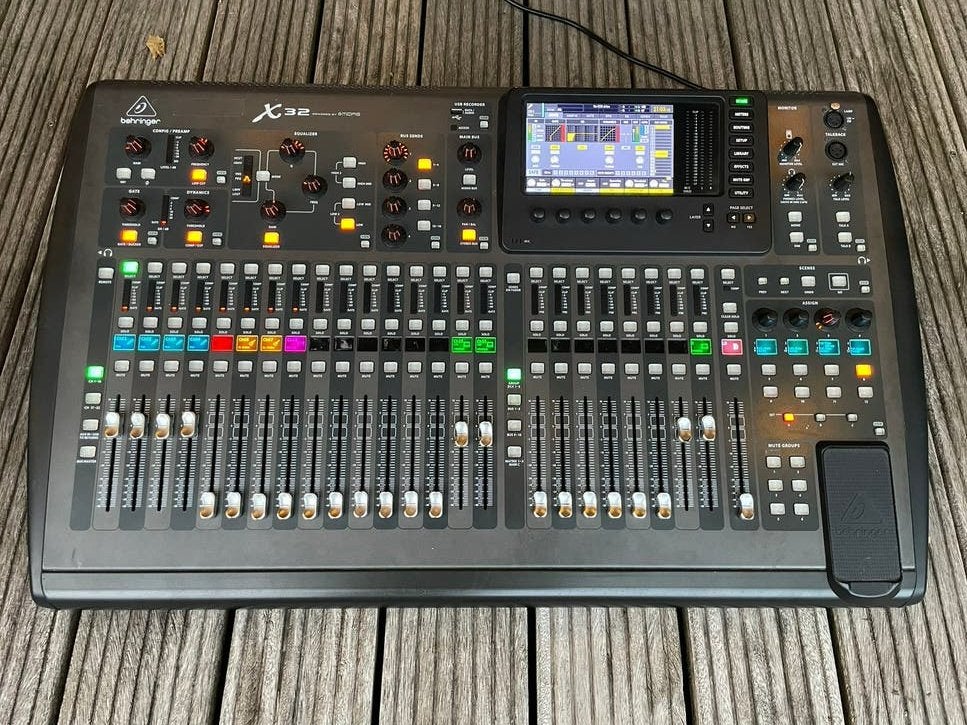 Behringer X32 Met Flightcase, Ophalen, Gebruikt, 20 kanalen of meer, Microfooningang