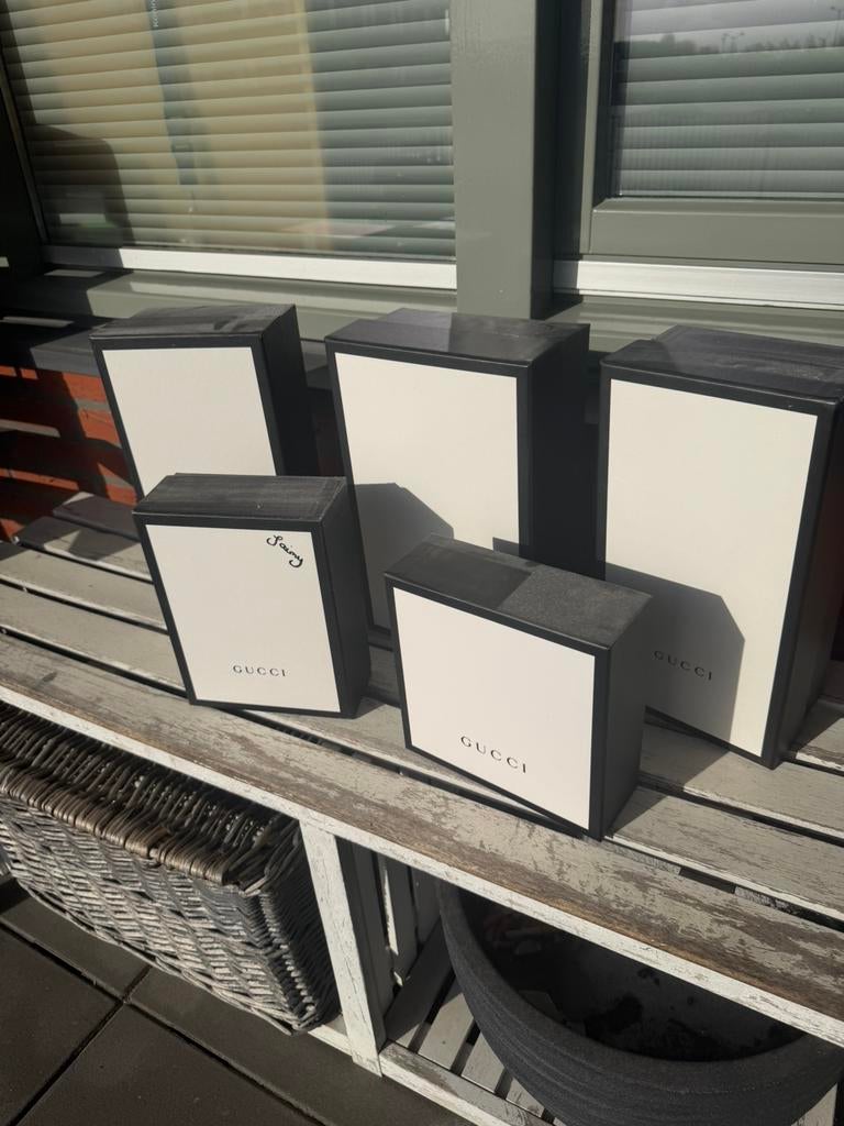 Dozen van louis vuitton etc, Doe-het-zelf en Verbouw, Kratten en Dozen, Doos, Minder dan 35 cm, Ophalen of Verzenden, Zo goed als nieuw
