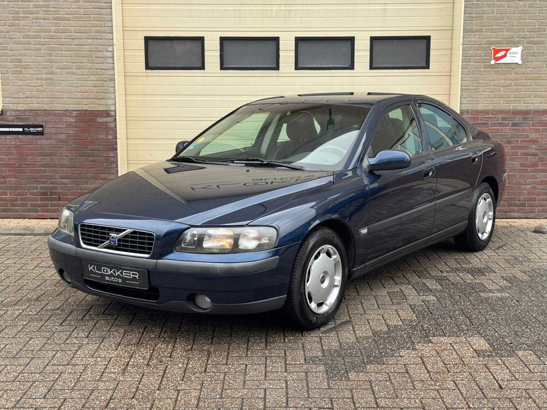 Volvo S60 2.4 Edition Automaat|Stoelverw.|APK 01-2027, Auto's, Volvo, Gebruikt, Zwart, Blauw, 1476 kg