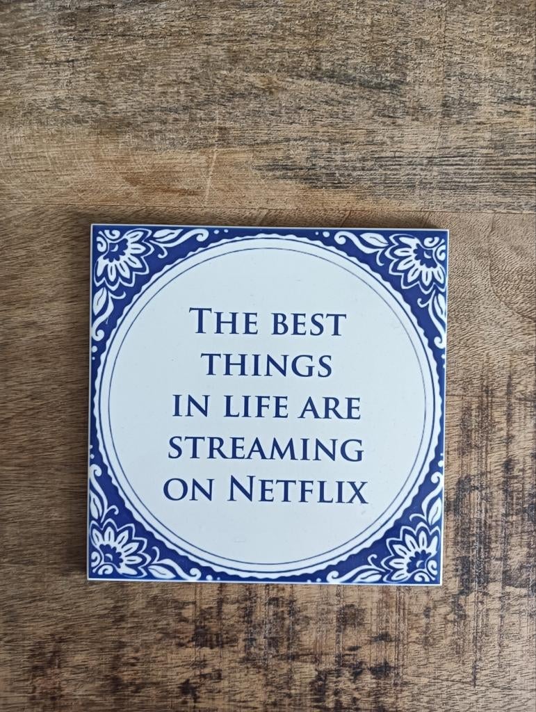 Tegel The Best Things In Life Are Streaming on Netflix, Ophalen of Verzenden, Zo goed als nieuw