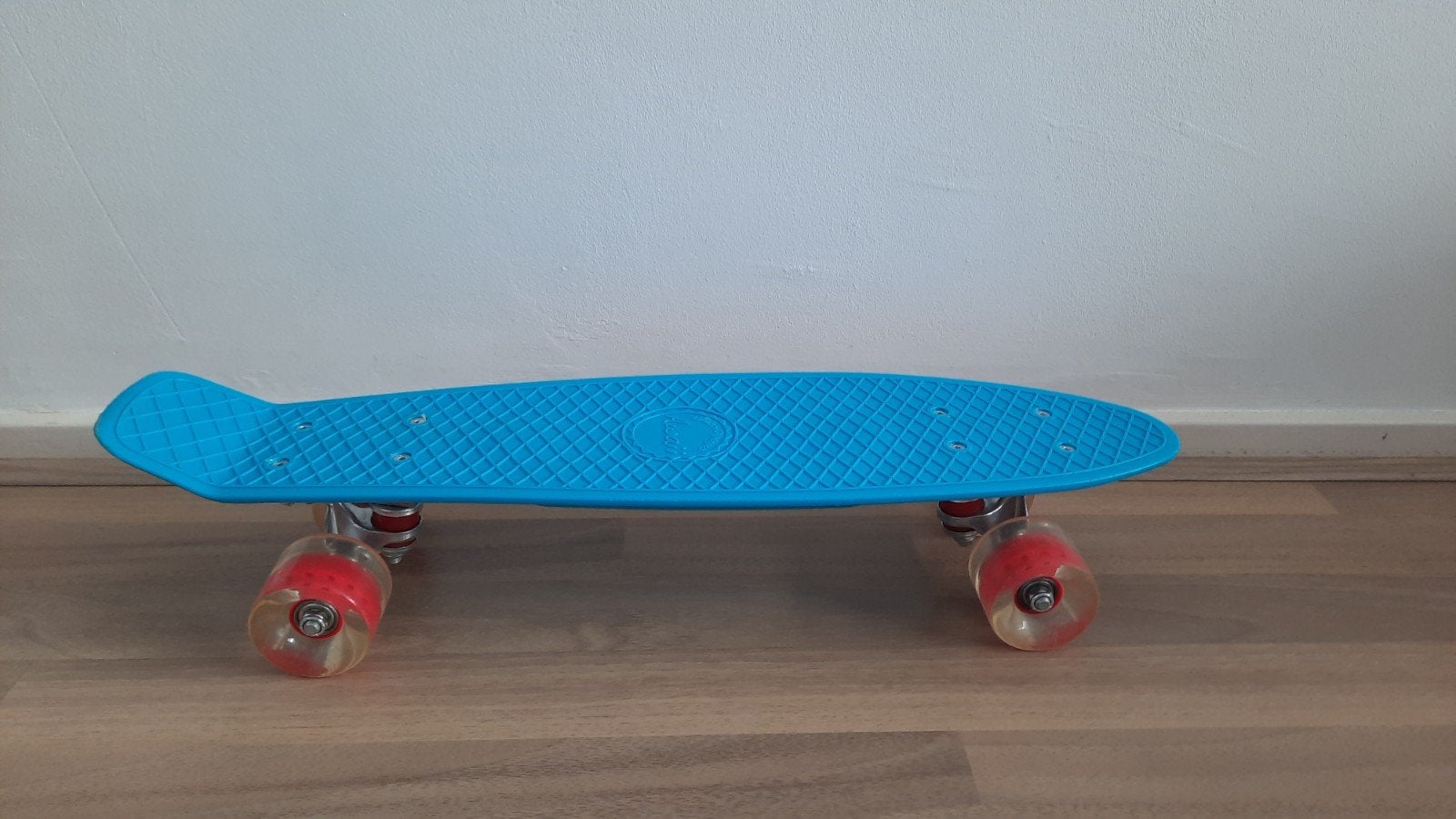 Awaii skateboard blauw rood, Sport en Fitness, Skateboarden, Ophalen of Verzenden, Zo goed als nieuw, Skateboard