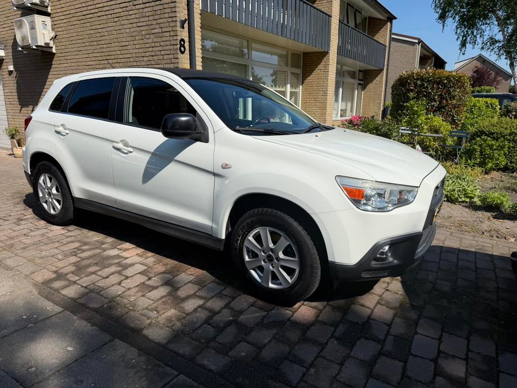 Mitsubishi ASX 1.6 2011 Wit met trekhaak, Auto's, Mitsubishi, Stof, Zwart, 1590 cc, Wit
