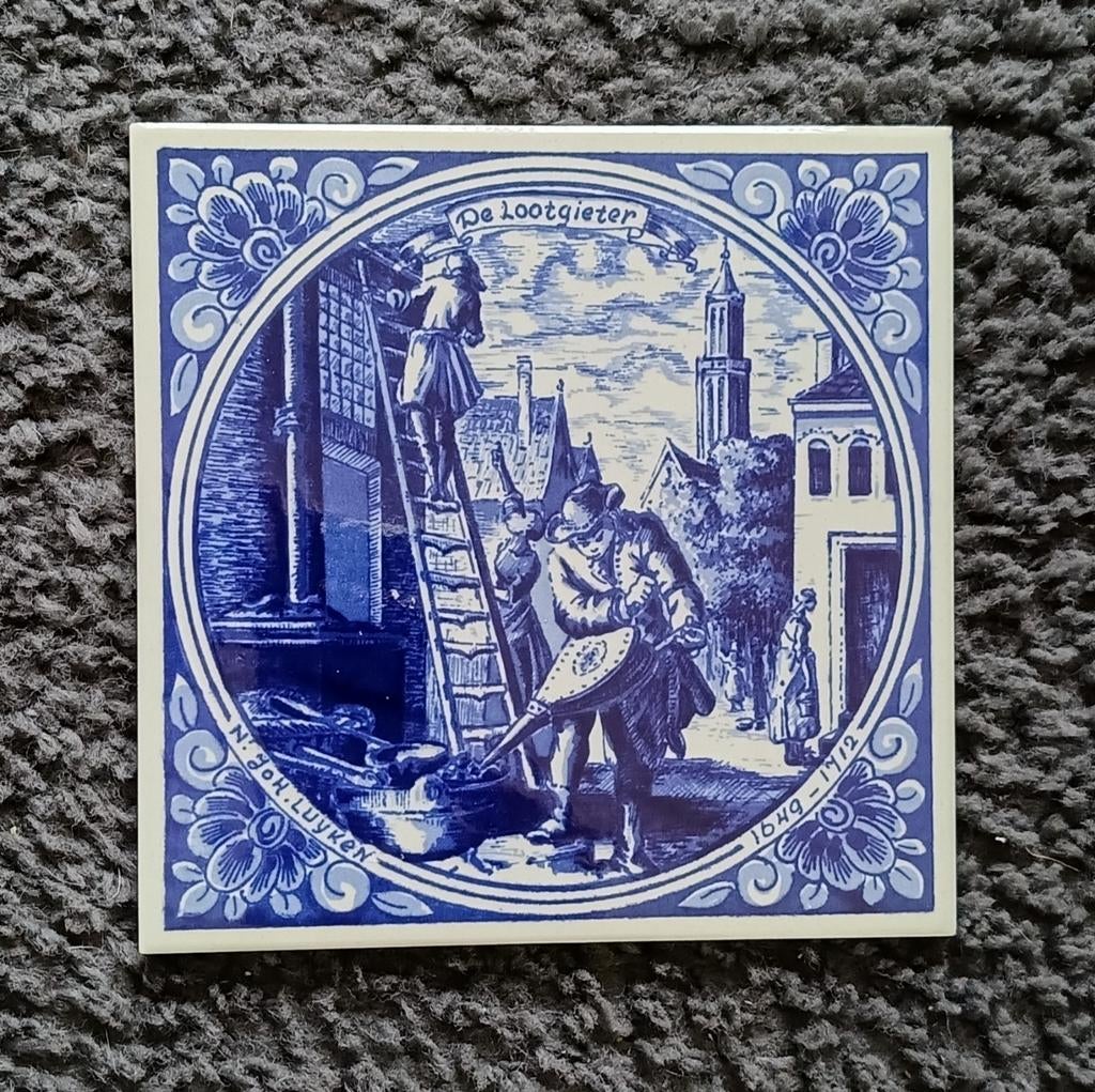 Prachtige Delfts Blauwe Tegel - De Lootgieter - Jan Luyken, Antiek en Kunst, Ophalen of Verzenden