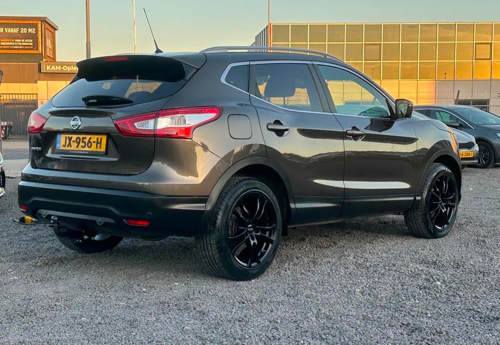 Nissan Qashqai 1.2 N-Connecta/NAVI/360 CAMERA/PANO/NW APK, Auto's, Nissan, Voorwielaandrijving, Stof, Gebruikt, Bruin