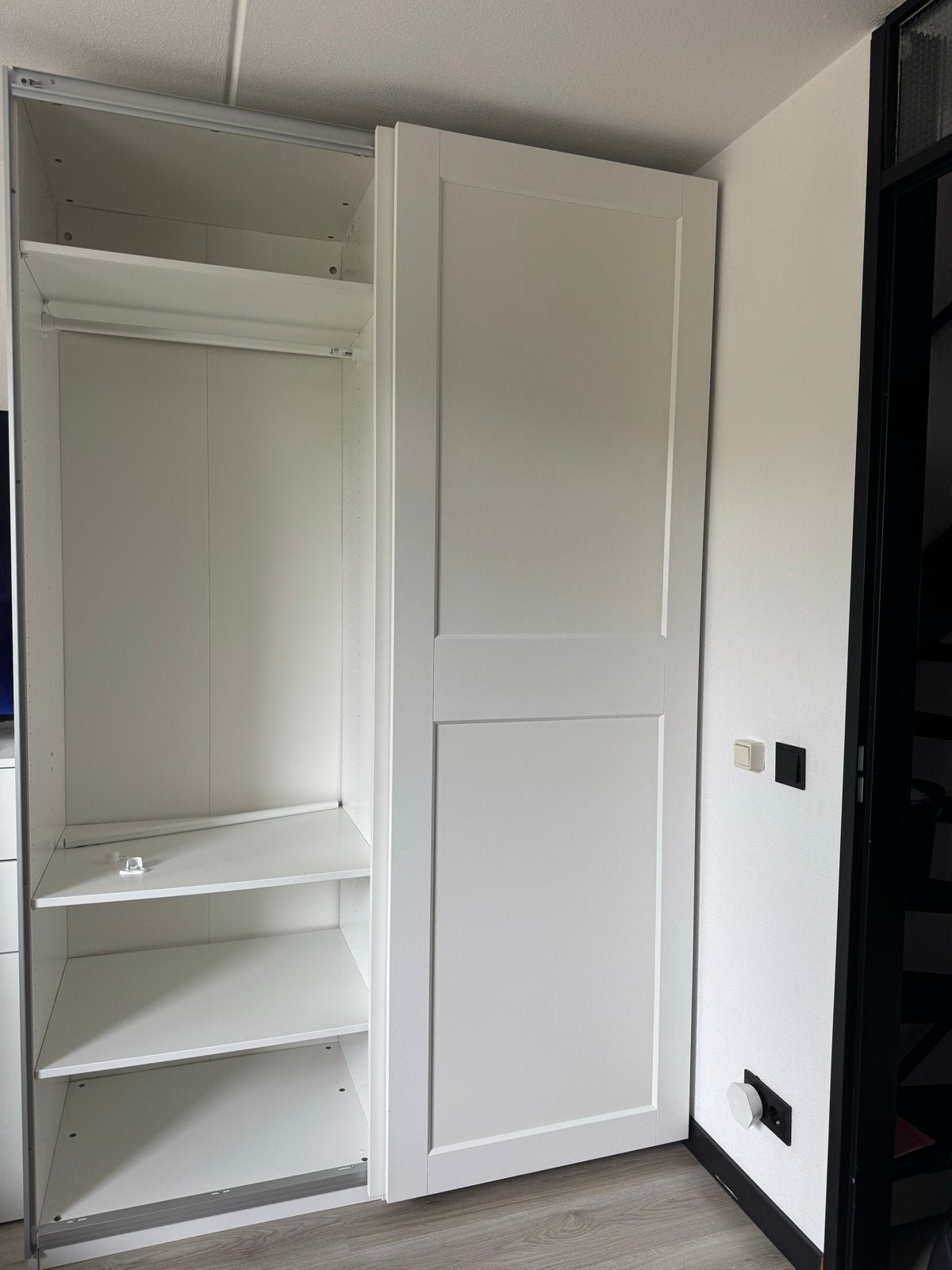 Witte kledingkast met schuifdeuren - 150x236 cm, Ophalen, 100 tot 150 cm, 200 cm of meer, Zo goed als nieuw