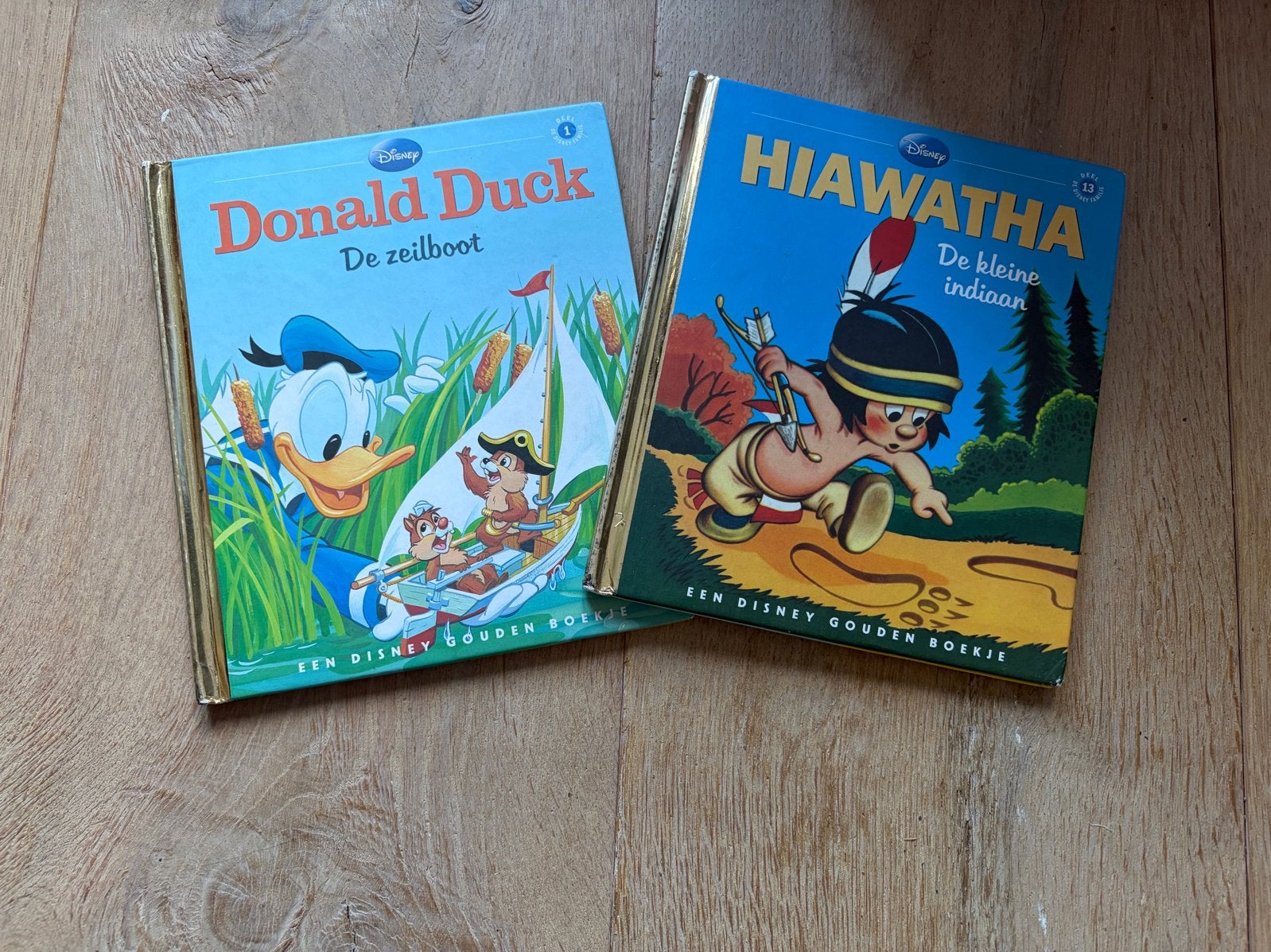 2 Gouden Boekjes: Donald Duck en Hiawatha, Ophalen of Verzenden, Gelezen, Sprookjes