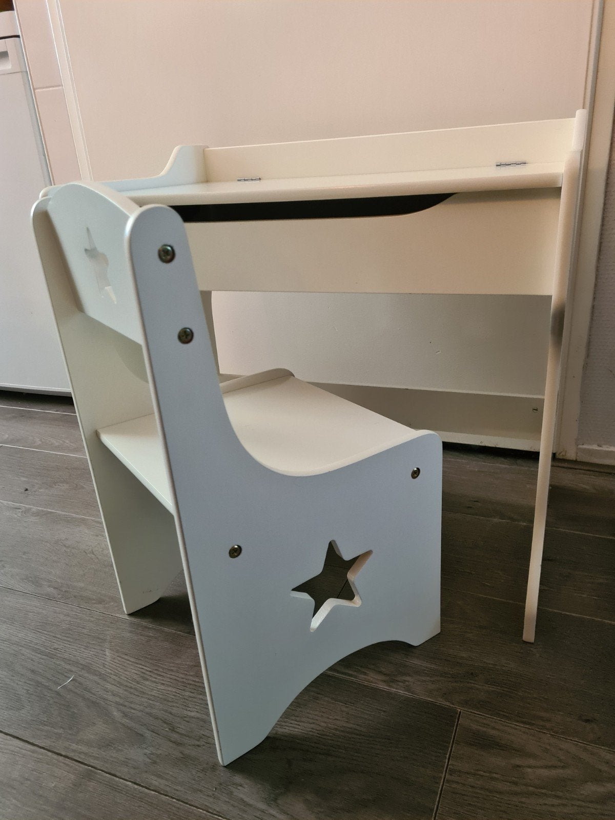 Kindertafeltje en stoeltje met sterrenuitsparing, Kinderen en Baby's, Kinderkamer | Tafels en Stoelen, Ophalen