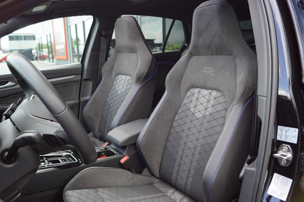 Volkswagen GOLF R-line 1.5 eTSI 150pk DSG facelift Black sty, Auto's, Automaat, 4 cilinders, Zwart, Bedrijf