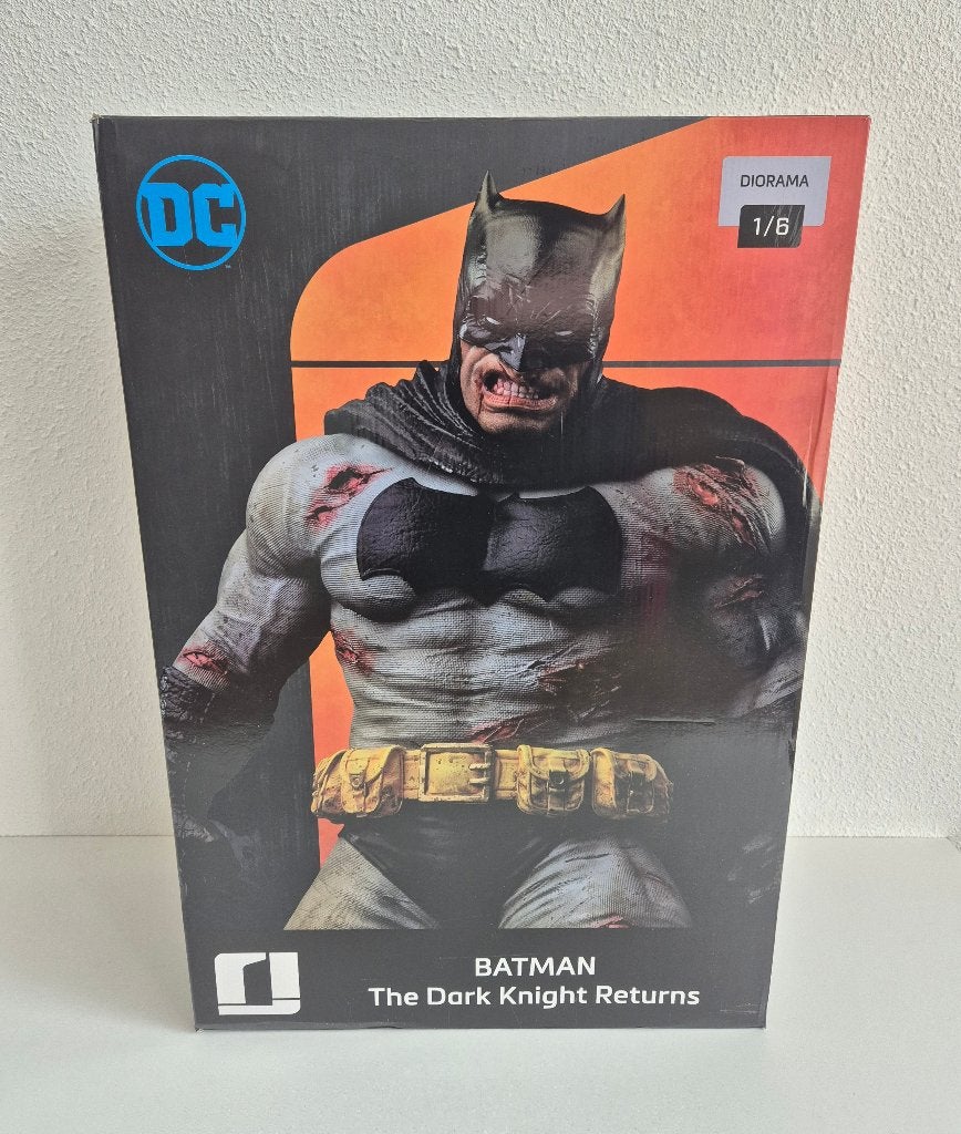 Iron Studios Batman Dark Knight Returns DC 1/6 Diorama, Ophalen of Verzenden, Nieuw