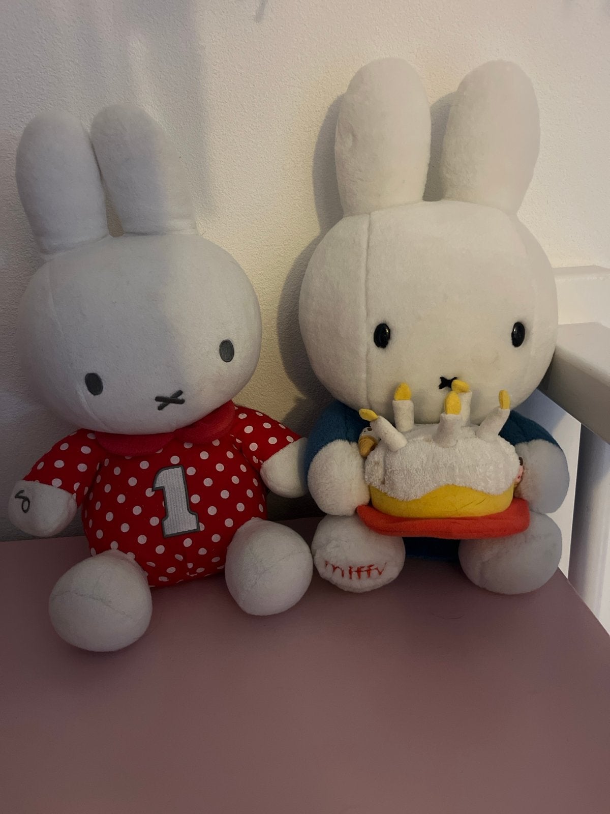 Twee Nijntje knuffels - 30 cm hoog, Ophalen, Gebruikt, Konijn, Nijntje
