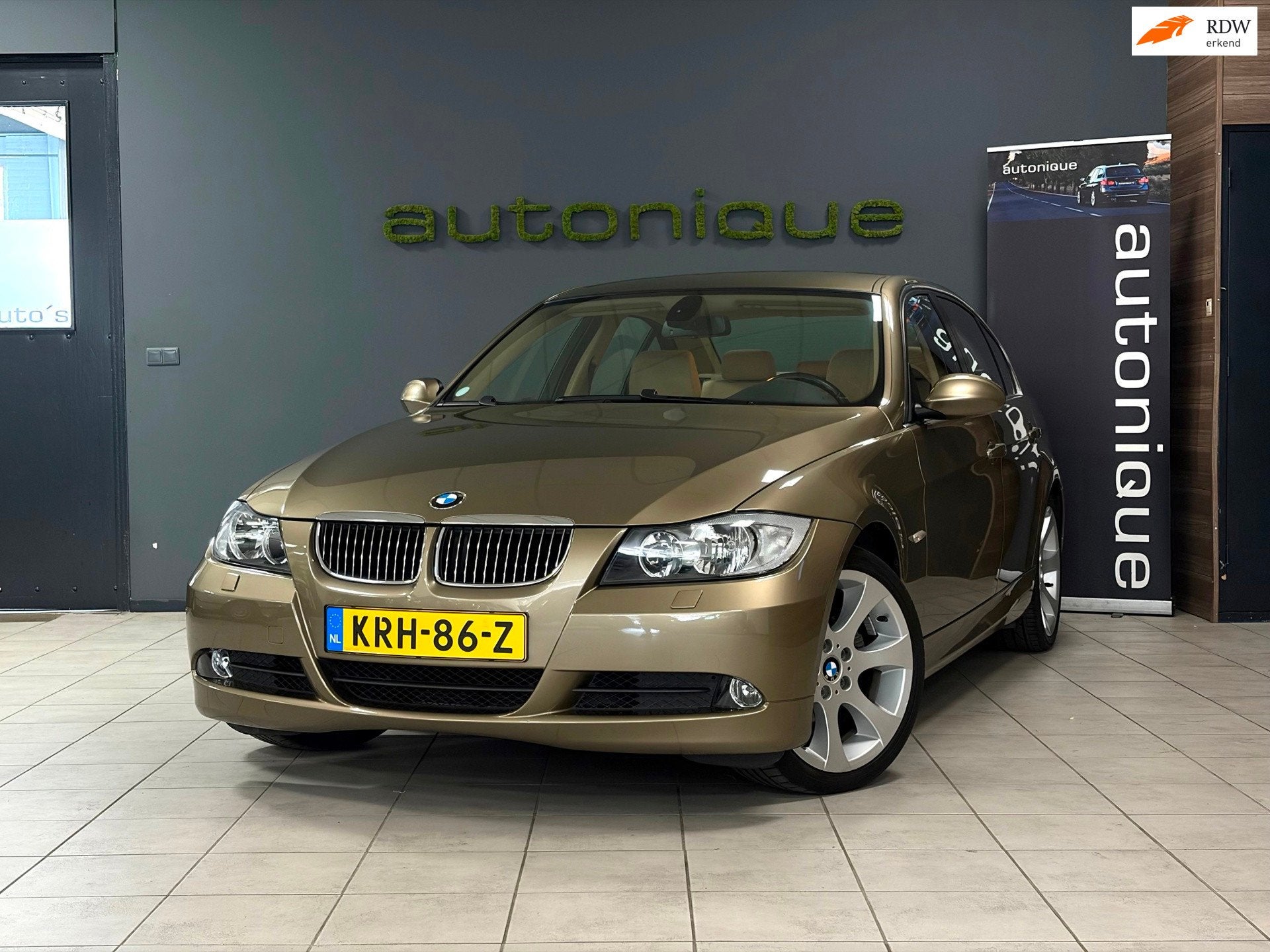 BMW 3-serie 325i E90 Pre-LCI|Nieuwstaat|Dealer onderh., Auto's, BMW, Automaat, 745 kg, Gebruikt, Beige