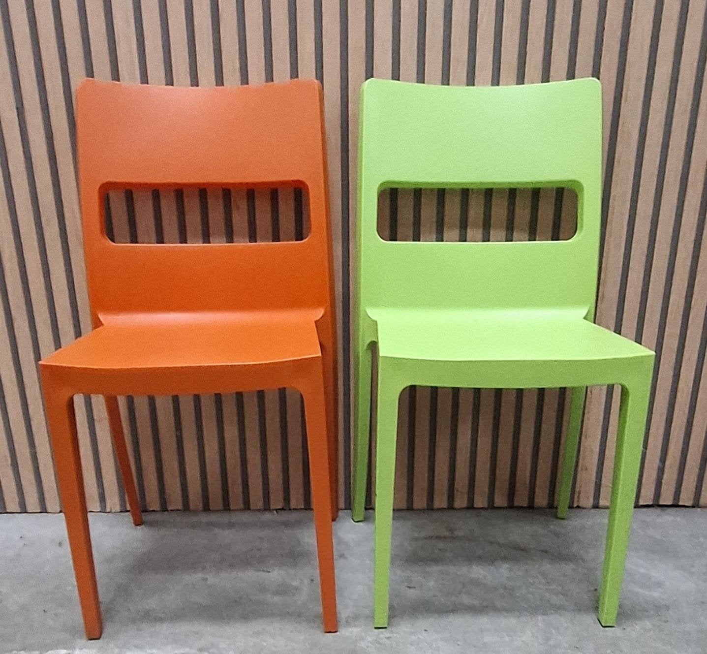 53 x Scab Sai design stoelen oranje wit groen horeca kantine, Ophalen of Verzenden, Zo goed als nieuw, Overige kleuren, Vijf, Zes of meer stoelen