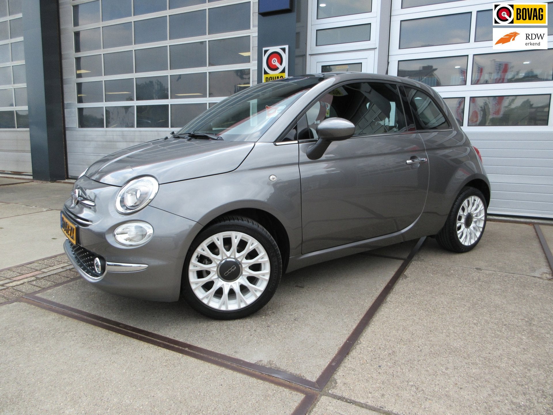 Fiat 500 1.0 Hybrid Star / Carplay /Pano Dak / PDC / LMV / L, Auto's, Fiat, 12 maanden, Euro 6, 4 stoelen, Origineel Nederlands