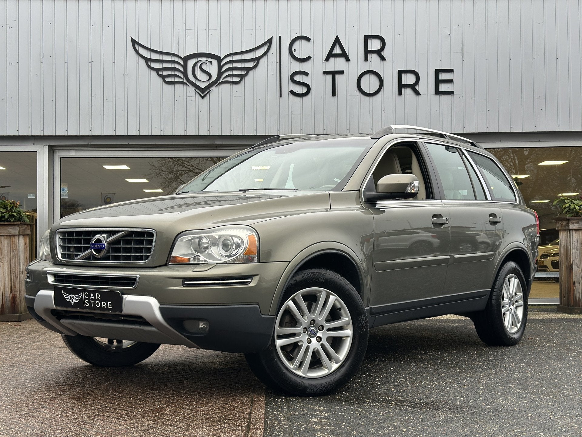 Volvo XC90 2.4 D3 FWD R-Design 7P|CRUISE|CLIMA|LEDER|TREKHAA, Gebruikt, 241 €/maand, 7 stoelen, Leder