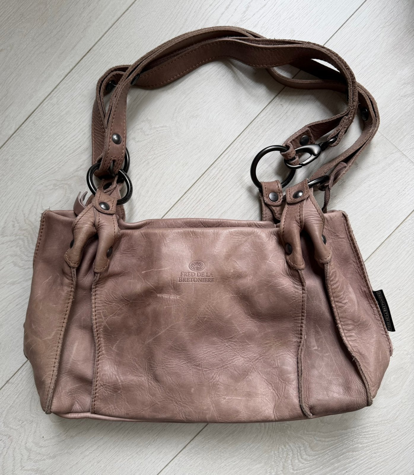 Handtas Fred de la Bretonière taupe leverkleur, Ophalen of Verzenden, Zo goed als nieuw, Roze, Schoudertasje
