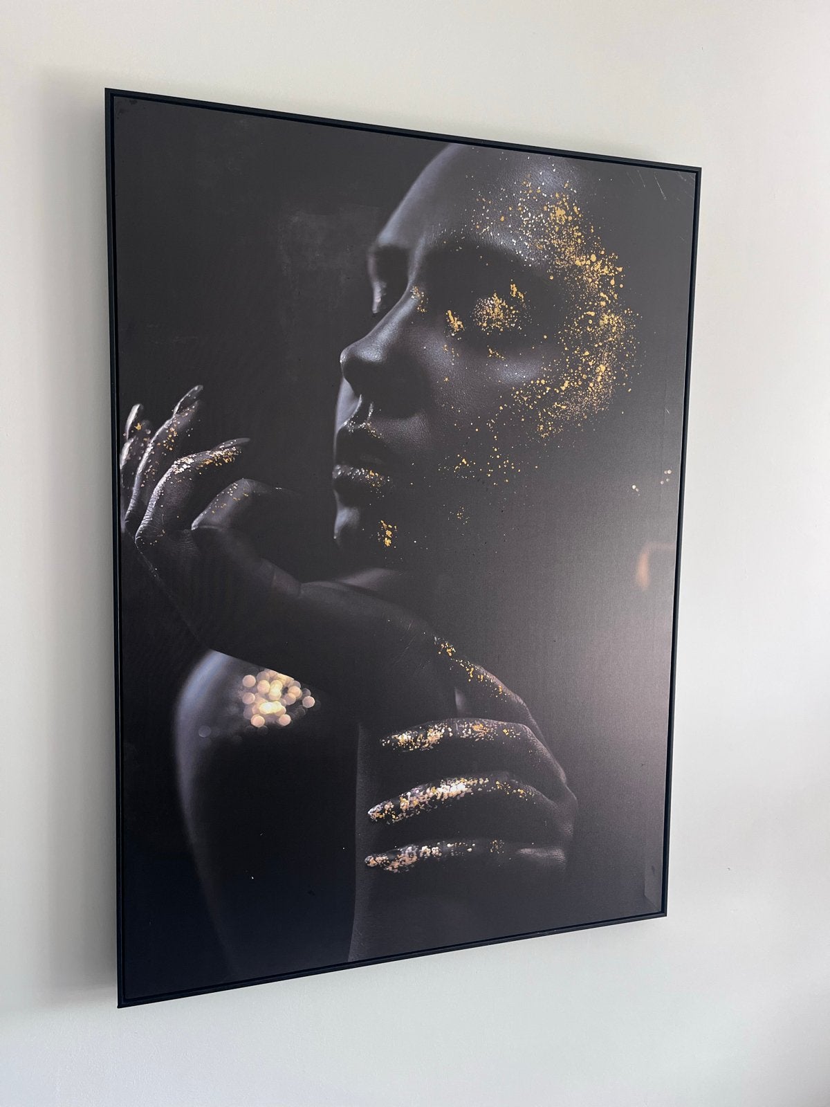 Modern schilderij: Vrouw met gouden accenten, Ophalen, Ingelijst, Hout, Print
