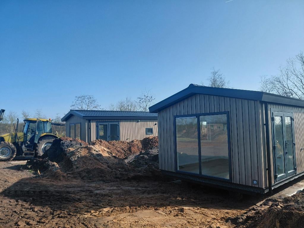 Te koop: 2 complete chalets op Camping Zomersbuiten, Vakantie, Zwembad, 2 slaapkamers, Recreatiepark, Groningen