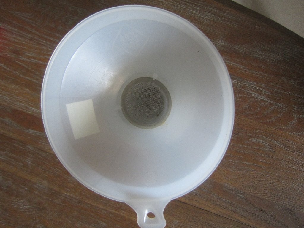 plastic kunststof trechter met zeef, Overige typen, Kunststof, Ophalen of Verzenden, Zo goed als nieuw