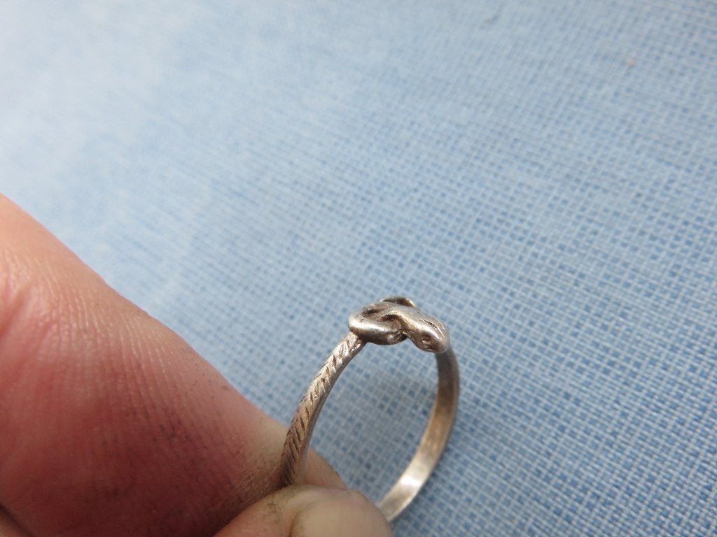 Antieke ring in slang in zilver 17e - 19e eeuw - bodemvondst, Ophalen of Verzenden, Zilver, Ring