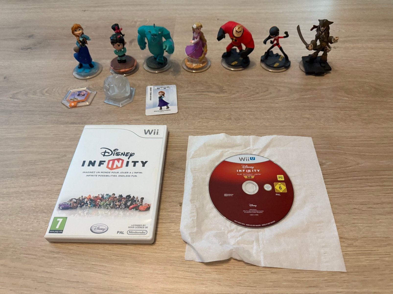 Disney infinity 8 figuren & 2 games, Avontuur en Actie, 2 spelers, Ophalen of Verzenden, Zo goed als nieuw
