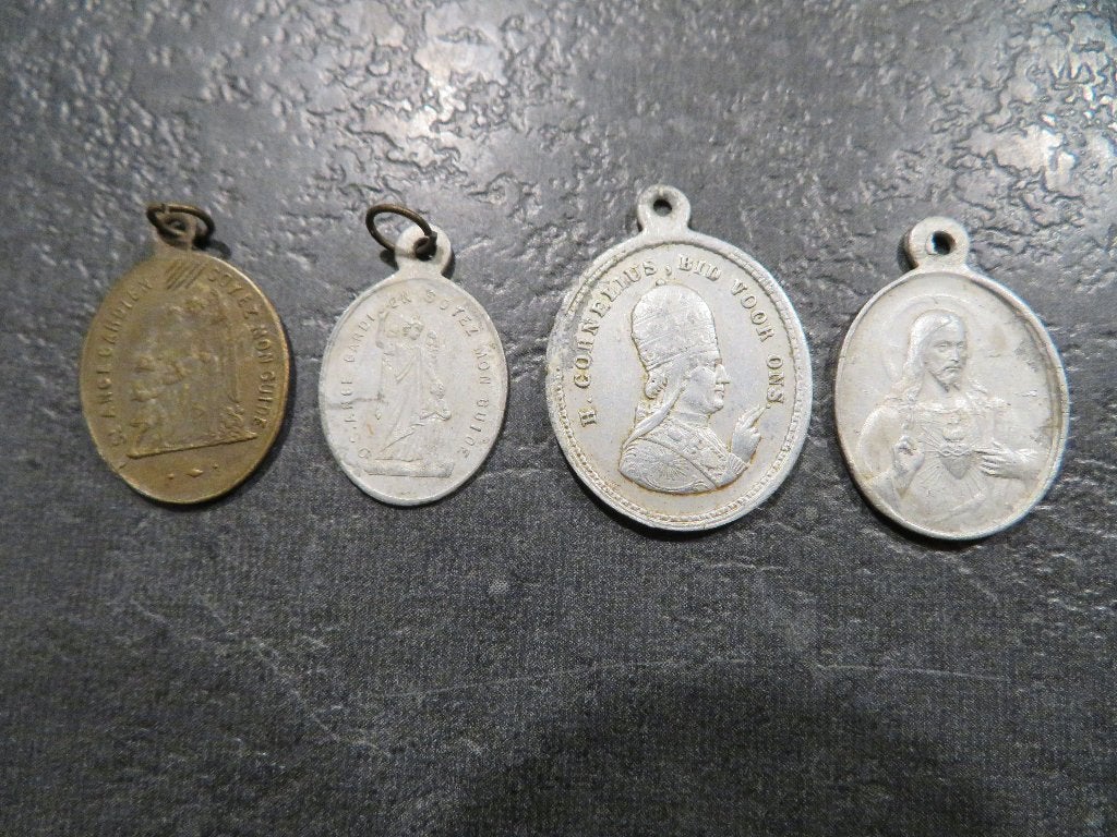 4 heiligen hangers, Ophalen of Verzenden, Gebruikt, Sieraad