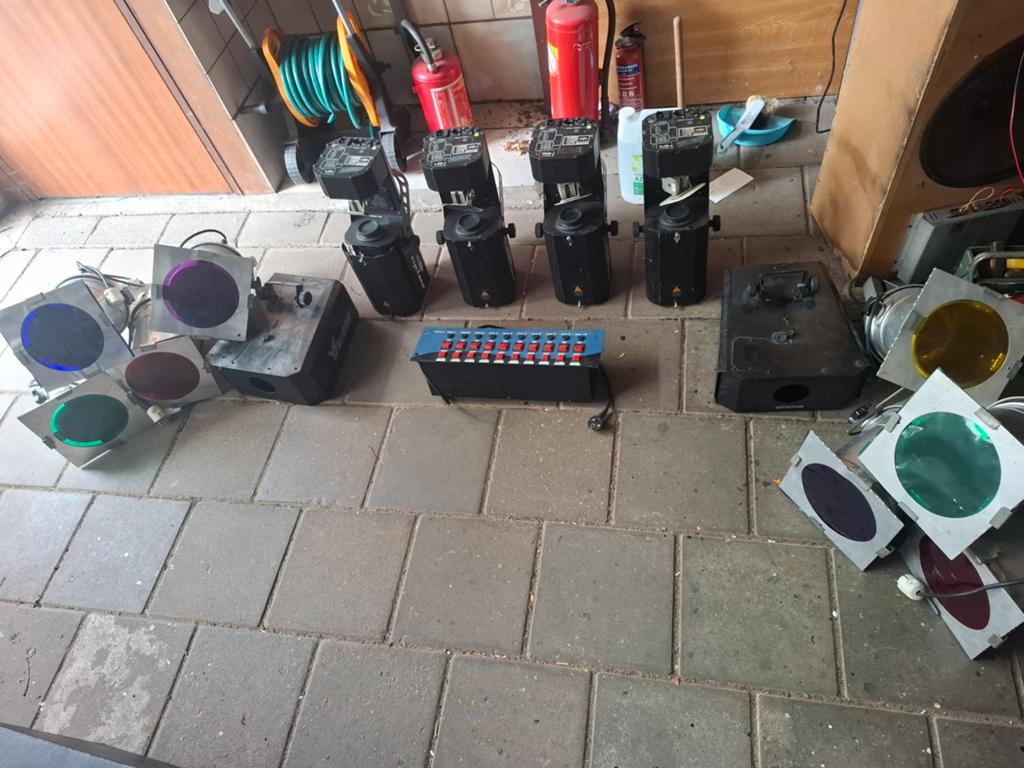 Complete Lichtset: Par 56, Scanners, Falcons en Schakelaar, Ophalen, Gebruikt